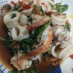 กระเพราบ้านเขียว ลาบ ส้มตำ