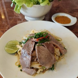 เฝอผัดเนื้อตุ๋นบางกอก