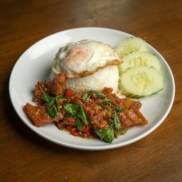 ข้าวราดผัดกะเพรา