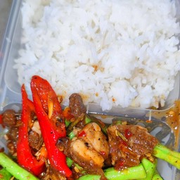 หมูกรอบผัดกะปิ