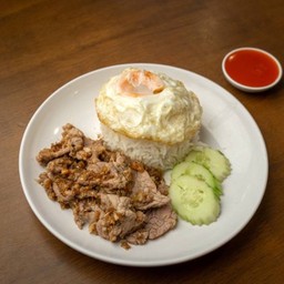 ข้าวราดทอดกระเทียม