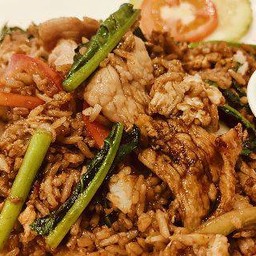 ข้าวผัดโรงเรียน