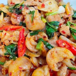 ผัดพริกแกงขาหมูราดข้าว