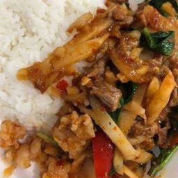 พริกแกงหน่อไม้ดองราดข้าว
