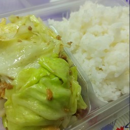 ข้าว+กระหล่ำปลีผัดน้ำปลาหมูสับ