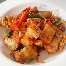 หมูกรอบผัดพริกเผา