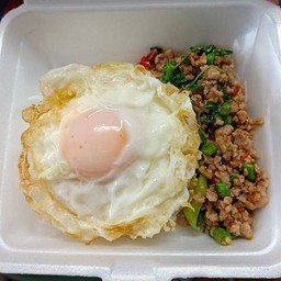 กะเพรา+ ไข่ดาว