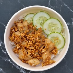 ข้าวไก่กระเทียมพริกไทย