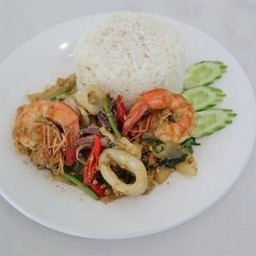 ข้าวผงกระหรี่ผัดทะเล