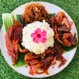 ข้าวเหนียวรวมหมู พิเศษ