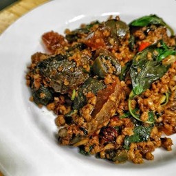 กะเพราไข่เยี่ยวม้าหมูสับ(ไข่2ฟอง)
