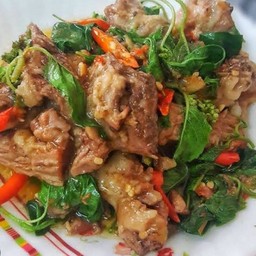 กะเพราเนื้อเปื่อย  ราดข้าว