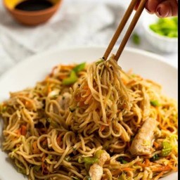 ผัดบะหมี่ไก่