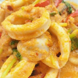 ผัดหมึกไข่เค็ม