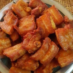 สามชั้นทอดน้ำปลา