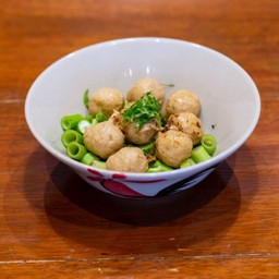 ลูกชิ้นหมูจี๊ดจ๊าด lineman