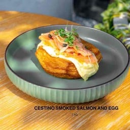Cestino smoked salmon and egg - สโมคแซลม่อนครัวซองตระกร้าและไข่