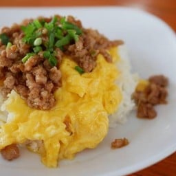 ข้าวมันไก่หลังมอ