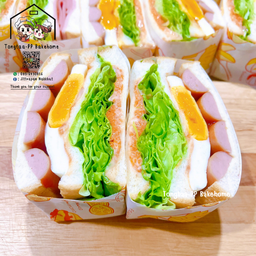 แซนด์วิชไส้กรอก + ไข่ดาว