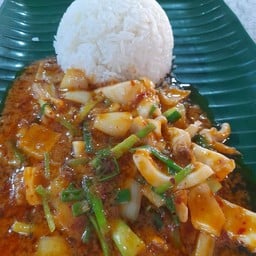 หมึกผัดไข่เค็มราดข้าวว