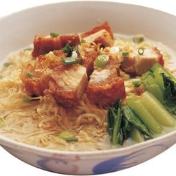 บะหมี่เกี๊ยวหมู หมูกรอบ