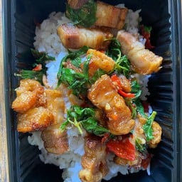 ผัดกระเพราหมูกรอบ