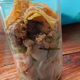 ร้านกลางซอยวินเทจ( เตี๋ยวไก่ทรงเครื่อง) ตราด