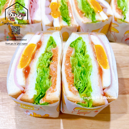แซนด์วิชแฮมหมู + ไข่ดาว