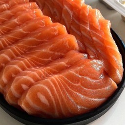 Salmon Sashimi 200g (แซลมอนซาชิมิ)