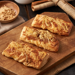 Puff ไก่หยองน้ำสลัดผลไม้