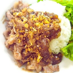 ข้าวกระเทียมพริกไทยดำ