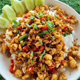 เนื้อสับผัดพริกเกลือ ราดข้าว