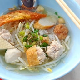 ก๋วยเตี๋ยวแคะ