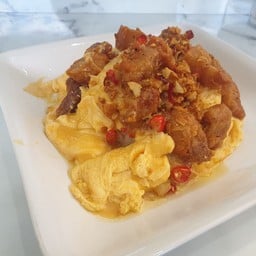 [อร่อยซ่ากับโค้ก] ข้าวไข่ข้นหมูสามชั้นคั่วพริกเกลือ +  โค้ก ไม่มีน้ำตาล (กระป๋อง)