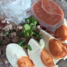 ยำวุ้นเส้นไข่เค็มหมูสับ