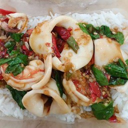 ข้าวราดกะเพราทะเล