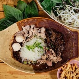 ก๋วยเตี๋ยวเรือทองผกา (รวมมิตร)