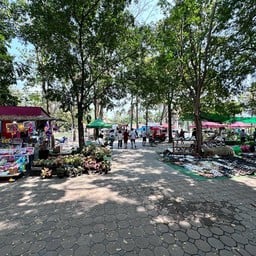 หน้าร้าน ร้านตั้งอยู่ในตลาดวัดพระนอน