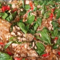 กระเพราวุ้นเส้นหมูสับ+ไข่ดาวราดข้าว