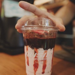 สตอเบอรี่มัคคิอาโต้ (Strawberry Macchiato)