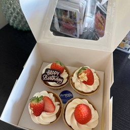Strawberry Cupcake 4pcs