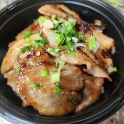 ข้าวหมูย่างพ่นไฟ