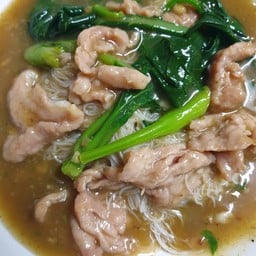 ราดหน้าเส้นหมี่ขาว พิเศษ