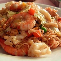 ผัดมาม่ากุ้ง