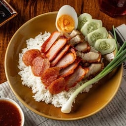 ข้าวหมูแดงหมูกรอบ