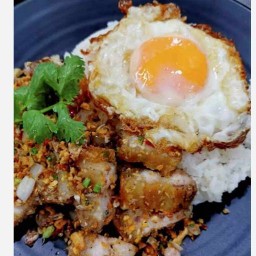 กระเพราหมูกรอบ 50 บาท สาขา2