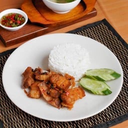ผัดกะเพราหมูกรอบ