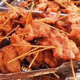 ตาเต้ หมูทอดเสียบไม้รสเด็ด แคปหมูเขย่า หมูหวาน