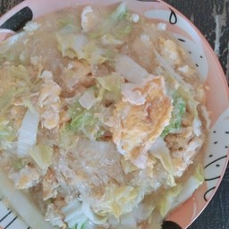 ไข่ผัดวุ้นเส้นราดข้าว