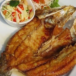 ปลากระพงทอดน้ำปลา (เป็นตัว)